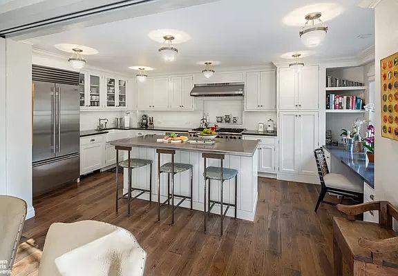 3rd image of 420 E 72nd St #1/2H