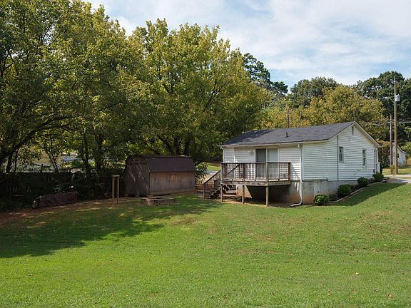 4th image of 608 Hickory Dr