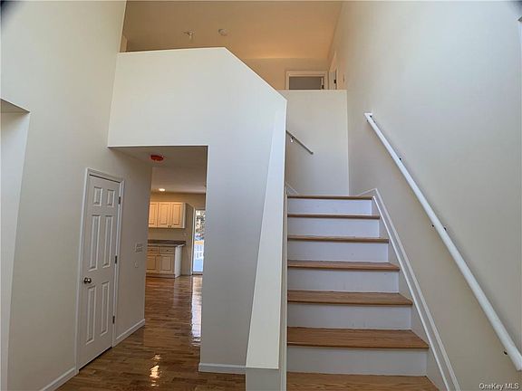 3rd image of 51 Bristol Cir