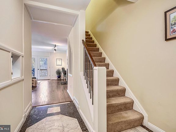 4th image of 21 Benway Ct