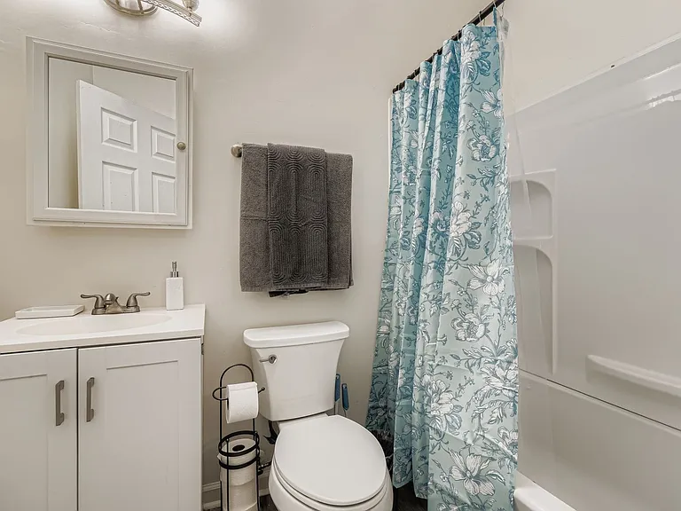62 Weyman Ave SW — Photo 17