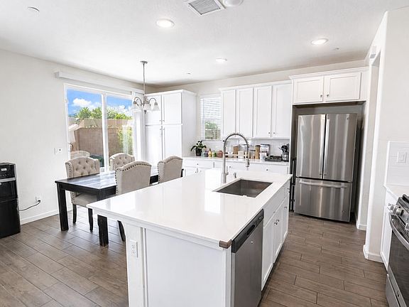 3rd image of 2254 N Zinfandel Dr