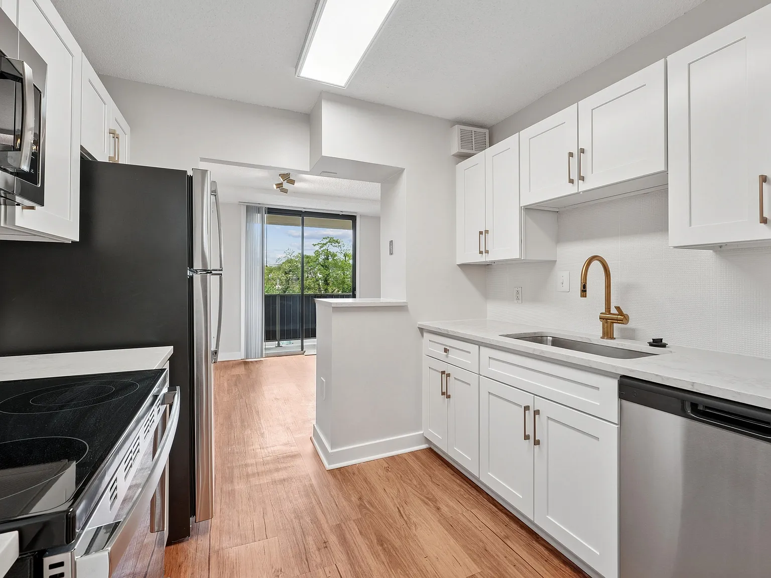 Riverside Apartments — Photo 2