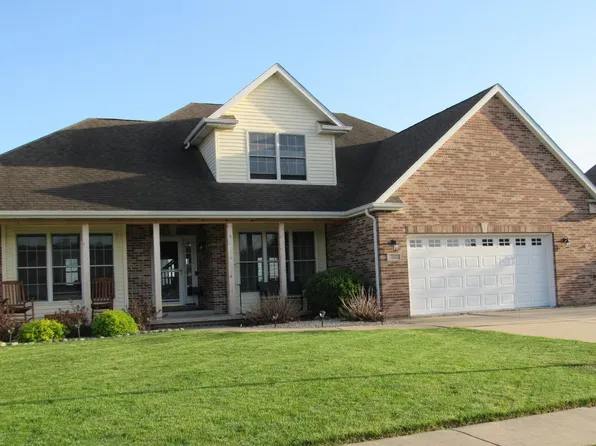 747 Coach Light Ln, Lowell, IN 46356