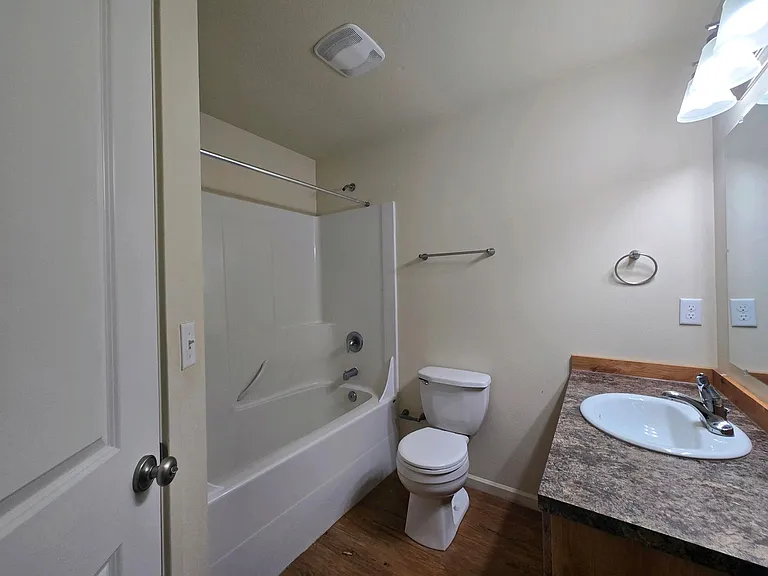 1802 College St #1810 — Photo 27