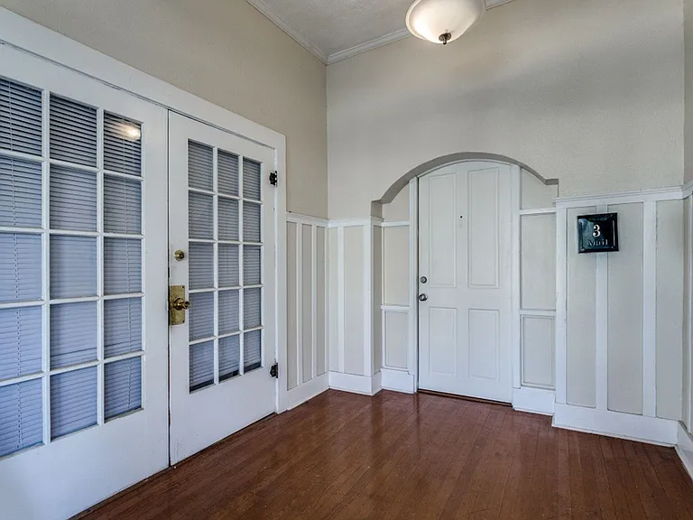 130 E Craig Pl — Photo 13