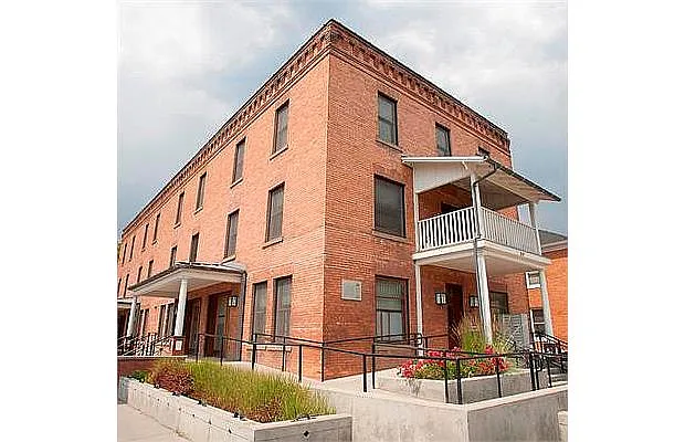 Building Photo - 307 Woody St