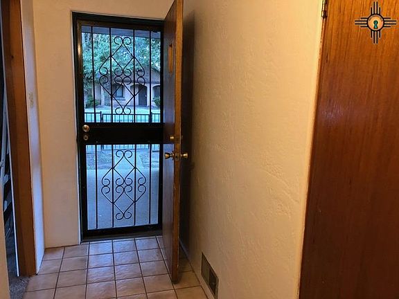 4th image of 631 S Pacific St