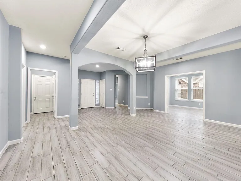 5707 Overton Park Dr — Photo 3