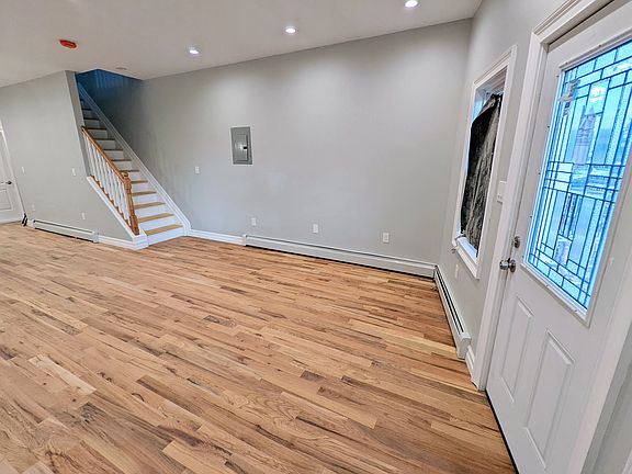 4th image of 14219 Foch Blvd