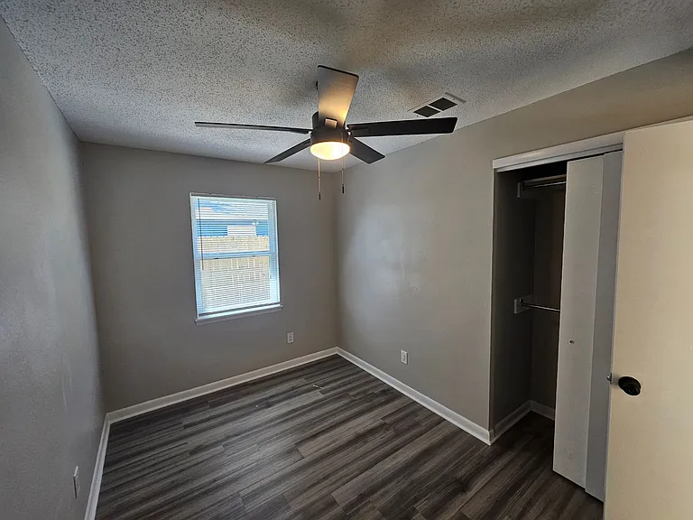 1510 Arthur Ave — Photo 10