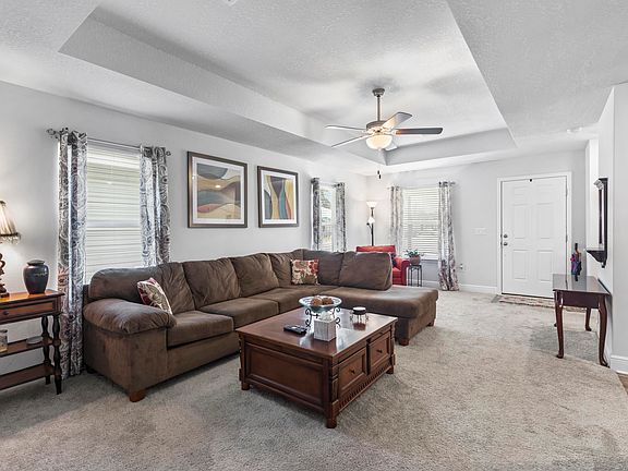 4th image of 400 Hilburn Ln