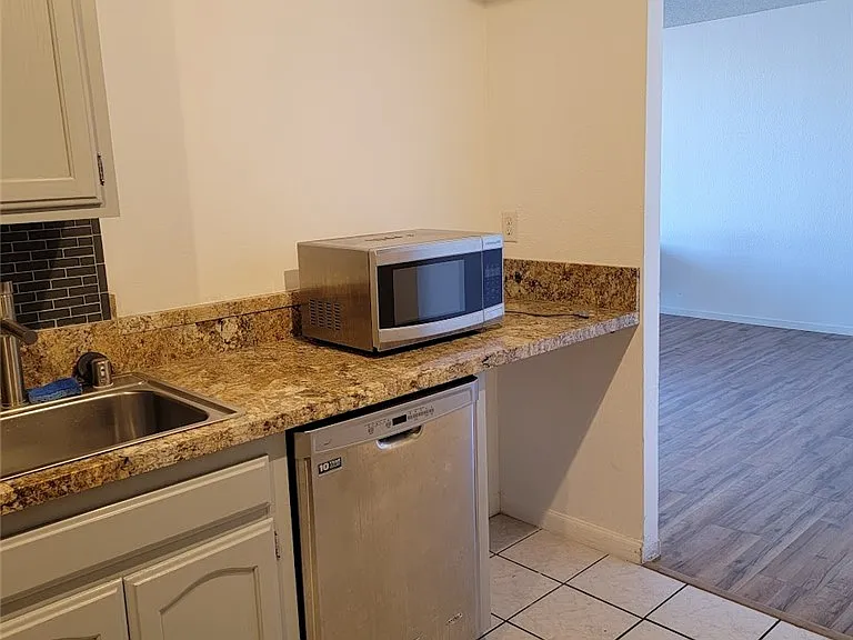 3930 University Center Dr #305 — Photo 17