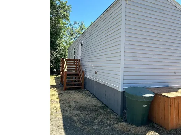 5000 NE Stephens St #25, Roseburg, OR 97470