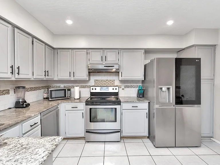 5837 Sunforest Dr — Photo 9