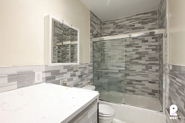 Rented by REZI | media 12