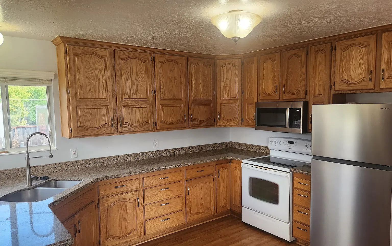 1527 E Murray Holladay Rd — Photo 2