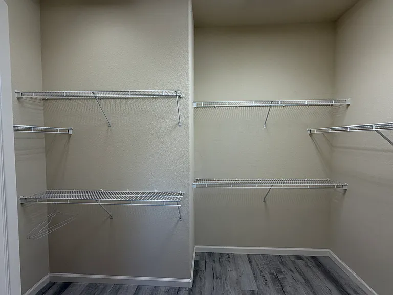 729 Richardson Dr — Photo 26