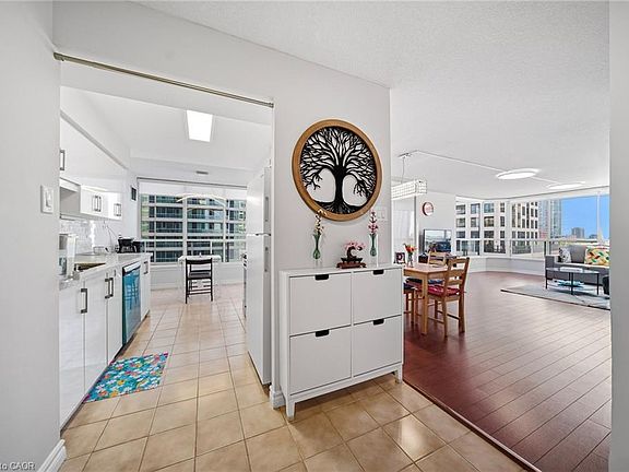 5th image of 55 Elm Dr W #611