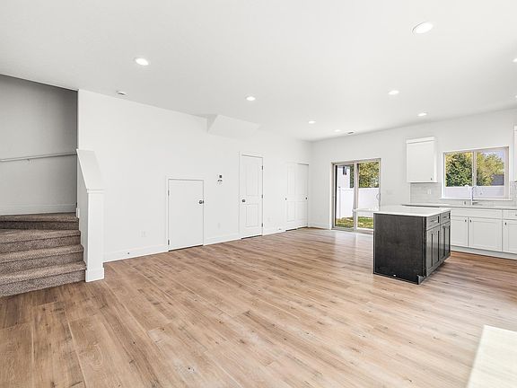 3rd image of 1097 S Underwood Pl