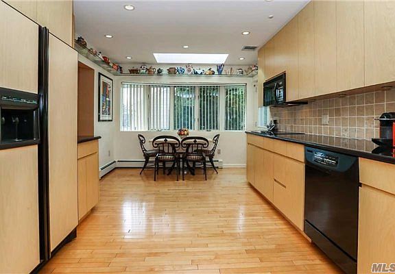 5th image of 151 Birchwood Park Dr