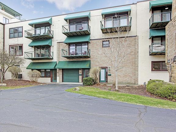 3rd image of 110 N Harbor Dr Unit 112