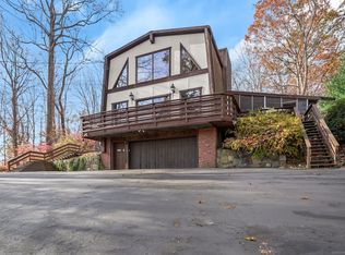 237 Strobel Rd, Trumbull, CT 06611