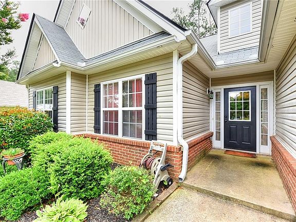 3rd image of 2283 Radcliff Dr