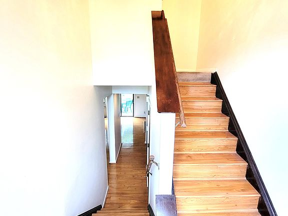 3rd image of 6367 Cliffside Dr