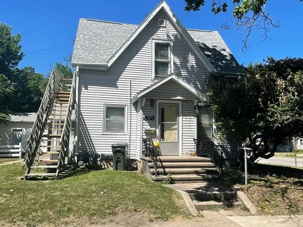 403 1/2 W 6th St, Cedar Falls, IA 50613