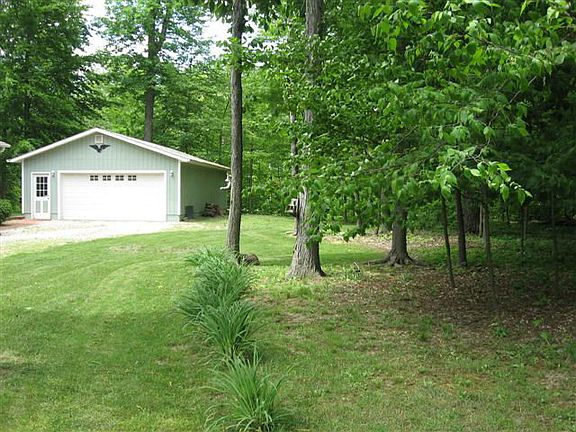 4th image of 1304 Laurel Dr