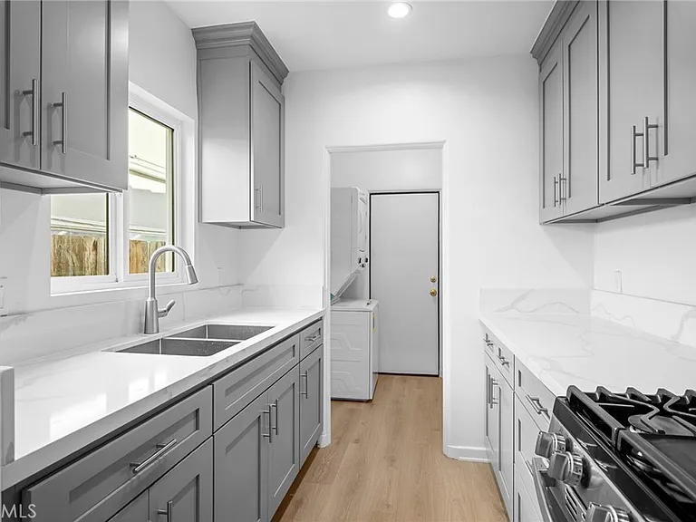 1233 Orange Grove Ave — Photo 7