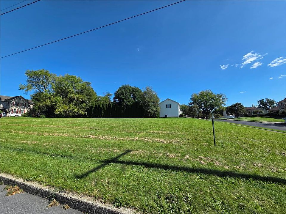 2nd image of 2810 Kings View Ave