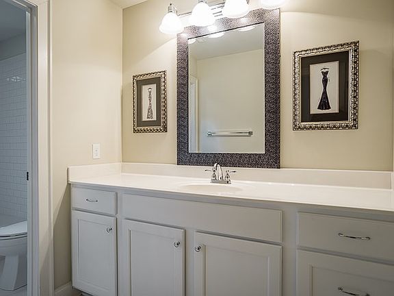 4th image of 104 Glen Abbey Dr