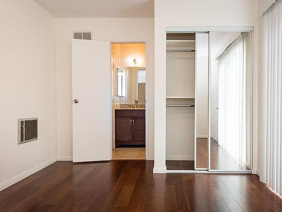 5th image of 1038 Turquoise St APT 18