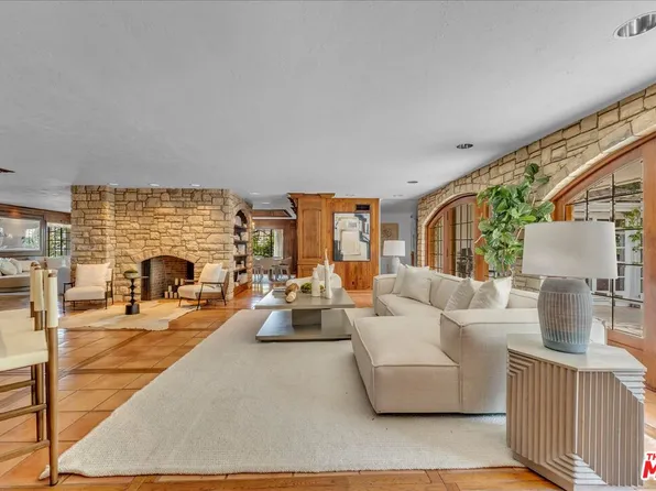 16560 Park Lane Cir, Los Angeles, CA 90049