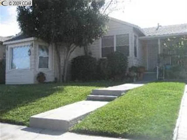 71 Lorraine Ave photo 1