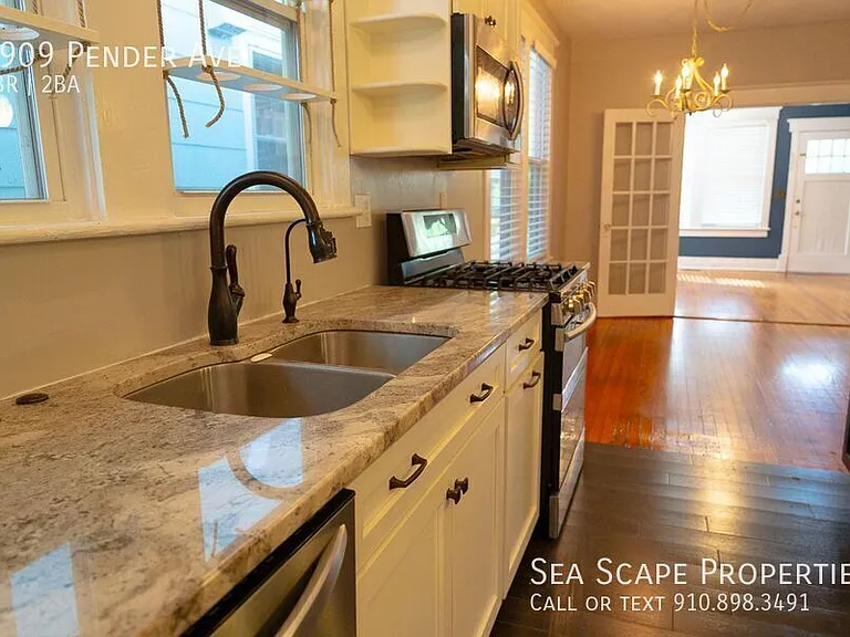 1909 Pender Ave — Photo 24