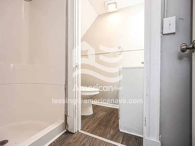 677641_009_main_bathroom_10.jpg