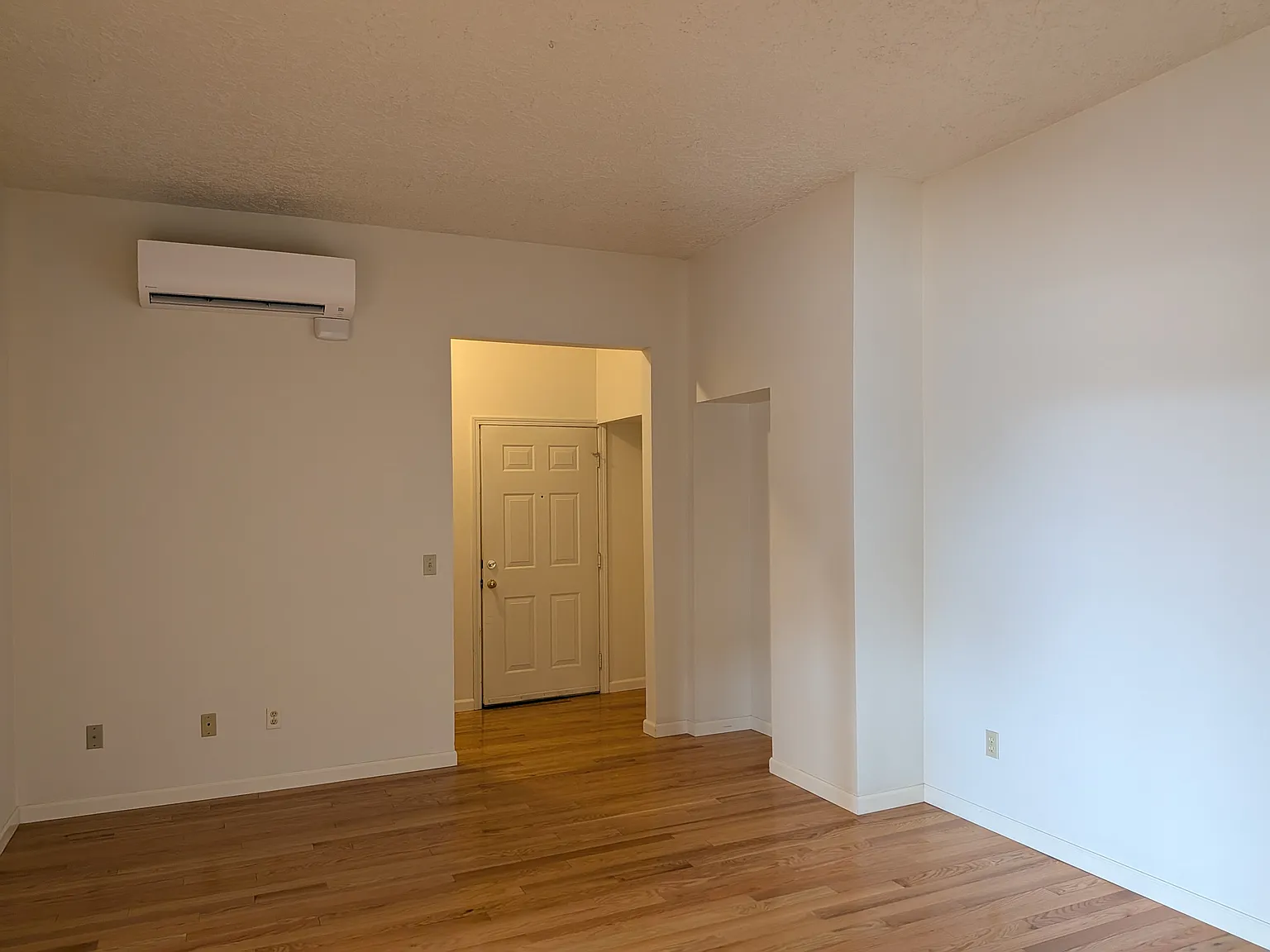 2 bed, 950 sqft, $1,995 — Photo 4