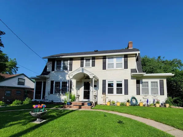 2825 Sunset Cir, Sioux City, IA 51104