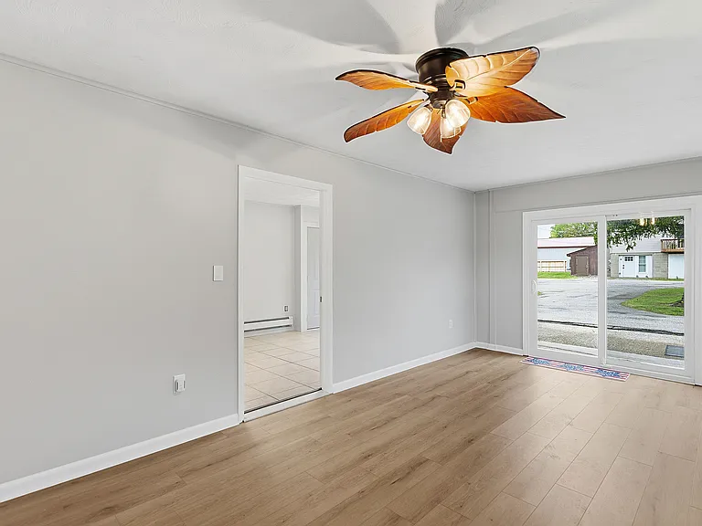 1392 Maple Grove Rd — Photo 10