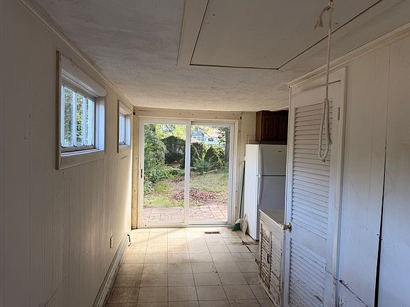 5th image of 16 Lake Rd