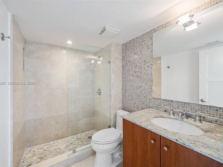 400 S Pointe Dr #409 — Photo 33