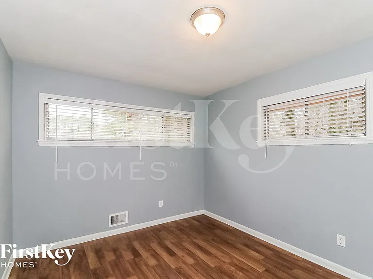 3453 Woods Dr — Photo 10