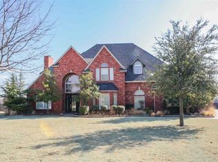 8235 NW Stonebridge Ct, Lawton, OK 73505