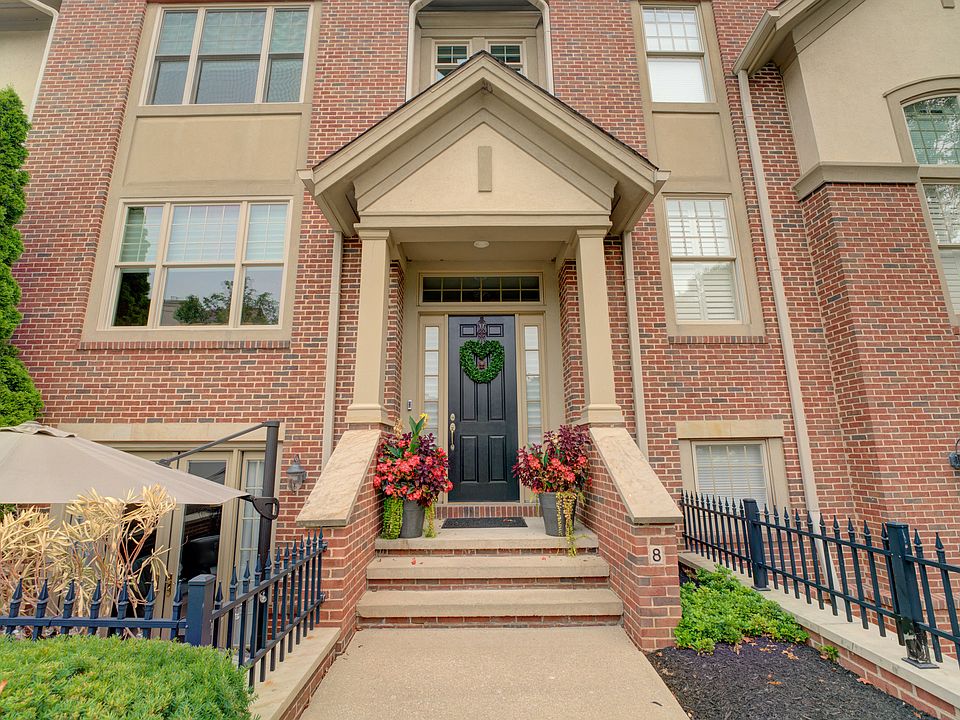1st image of 8 Astor Pl