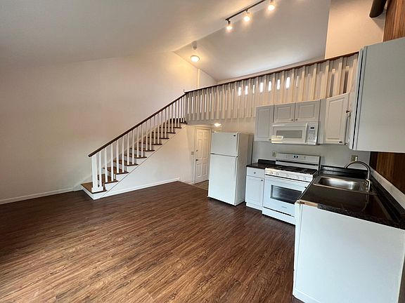 3rd image of 442 Parkdale Ave #2