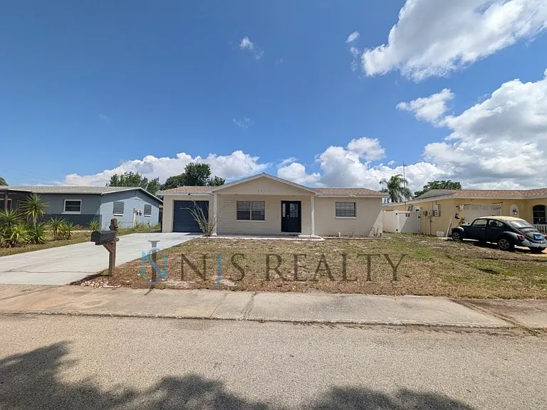 8151 Hixton Dr — Photo 17