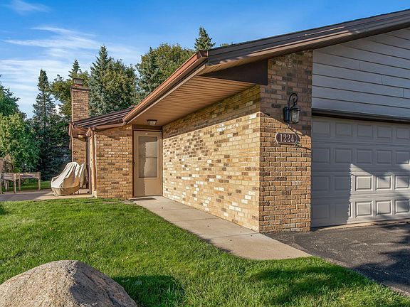 3rd image of 1224 Black Oaks Ln N